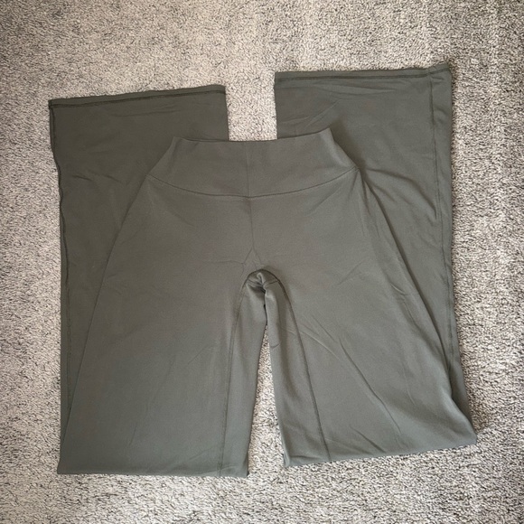 *SOLD*Oner Active Softmotion Straight Leg Pants With White Logo in Alpine Green - Picture 5 of 8